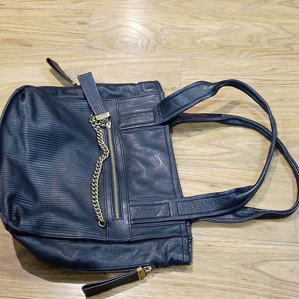 B Makowsky Shoulder Bag Tote Black Leather Brass Chain Hardware Pockets